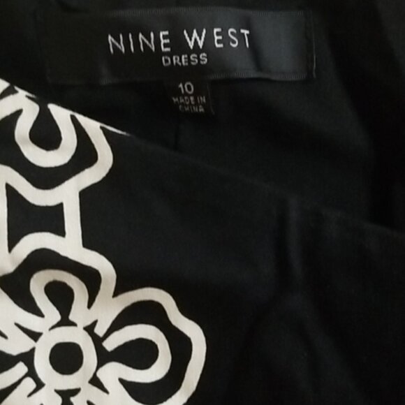 Nine West Dress With Belt and POCKETS! - Picture 6 of 6